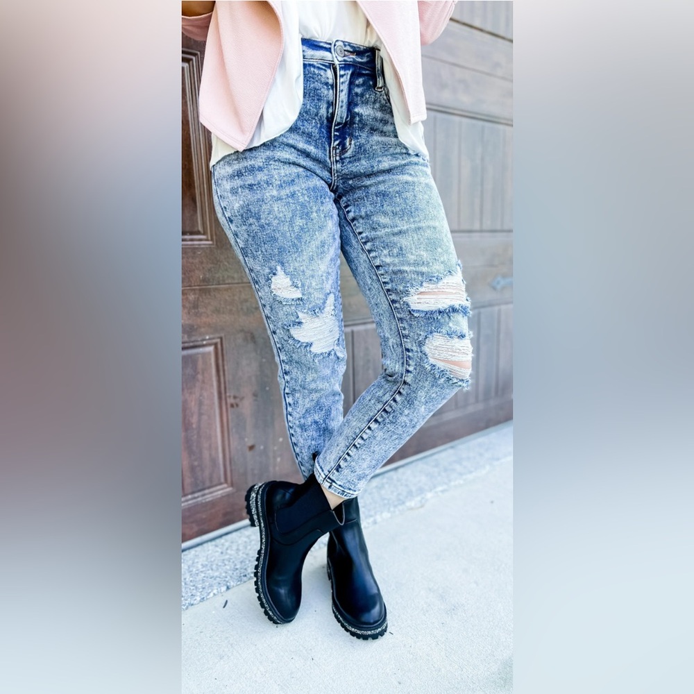 JUDY BLUE Acid Wash Distress Boyfriend Jeans NWT